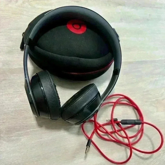 Beats Solo headphones dr.Dre RED & BLACK - Picture 1 of 13